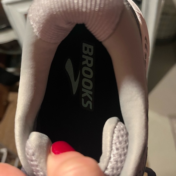 NWOT Women’s Brooks Ariel Running shoes 7.5 - Picture 5 of 6